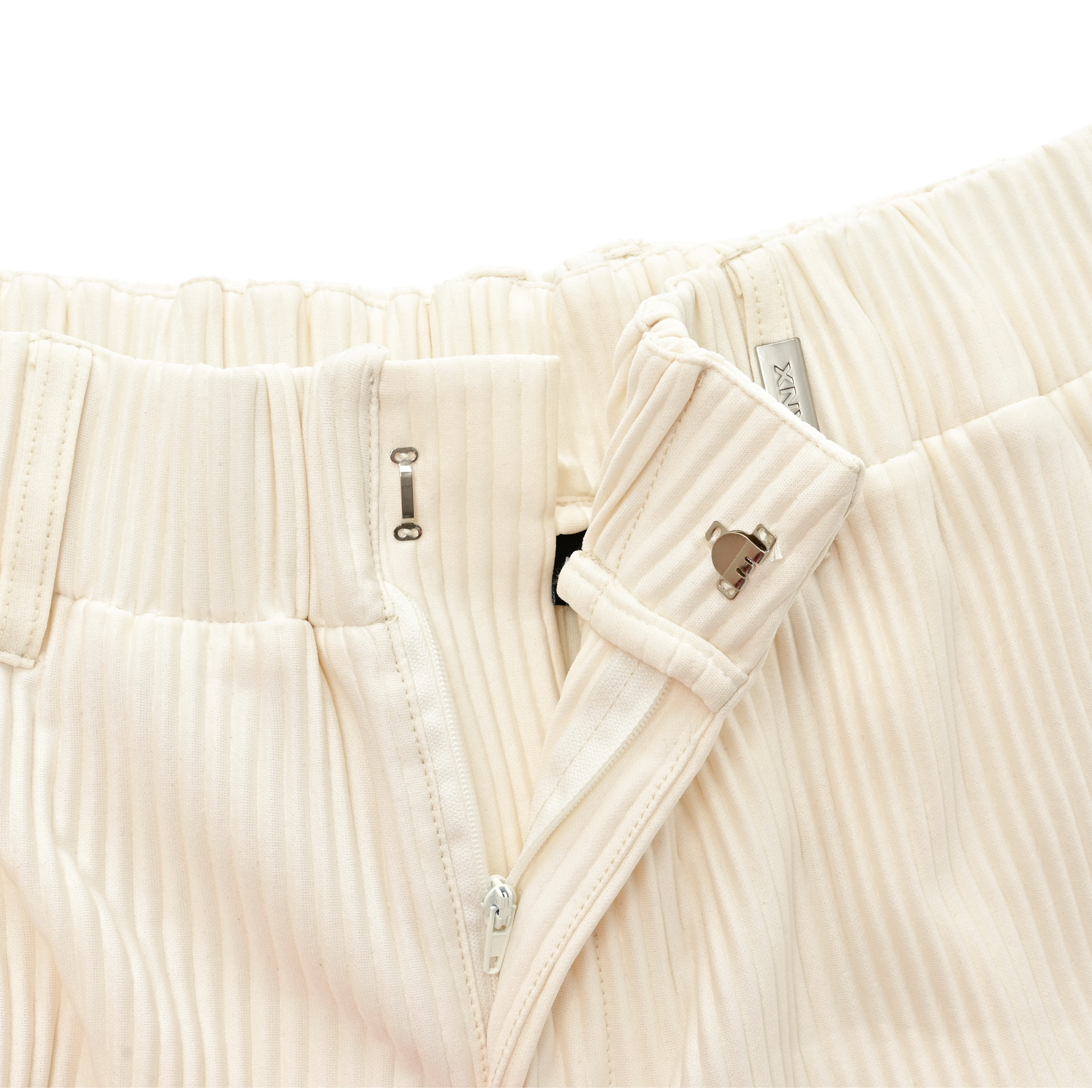 EBB - Signature Pleated Shorts - Bone White
