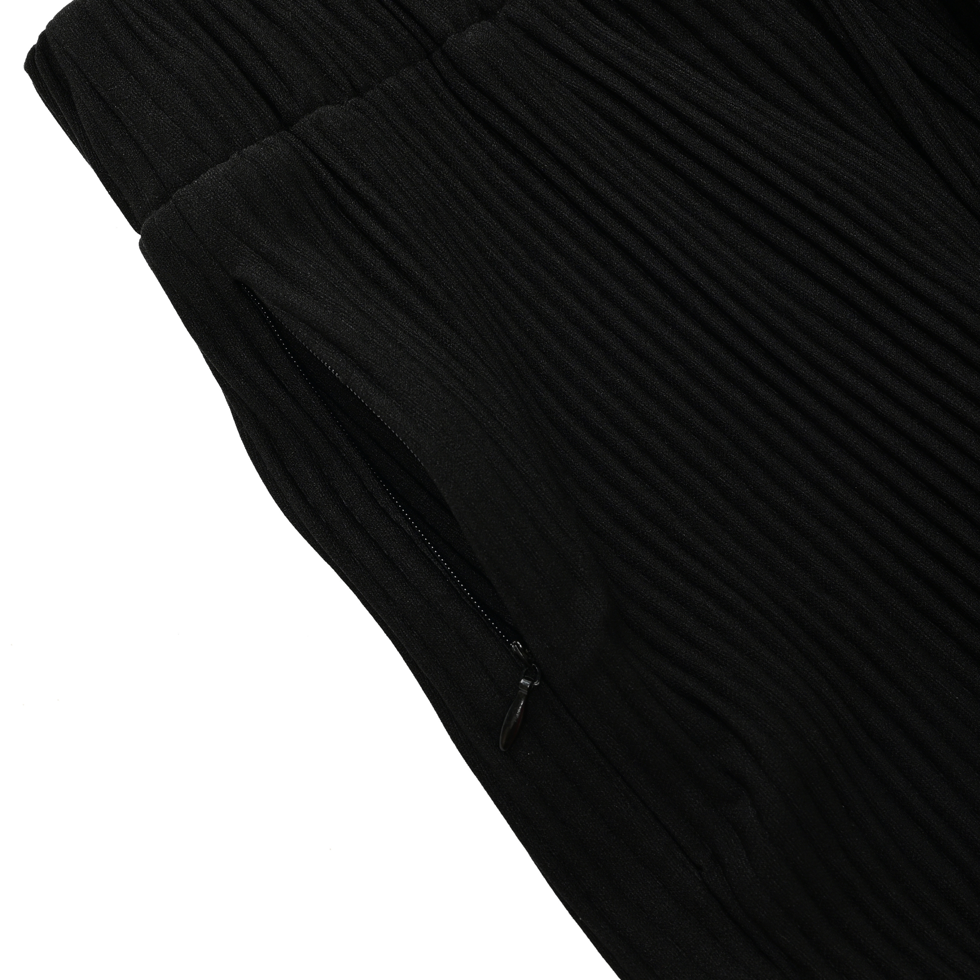 EBB - Signature Pleated Shorts - Black