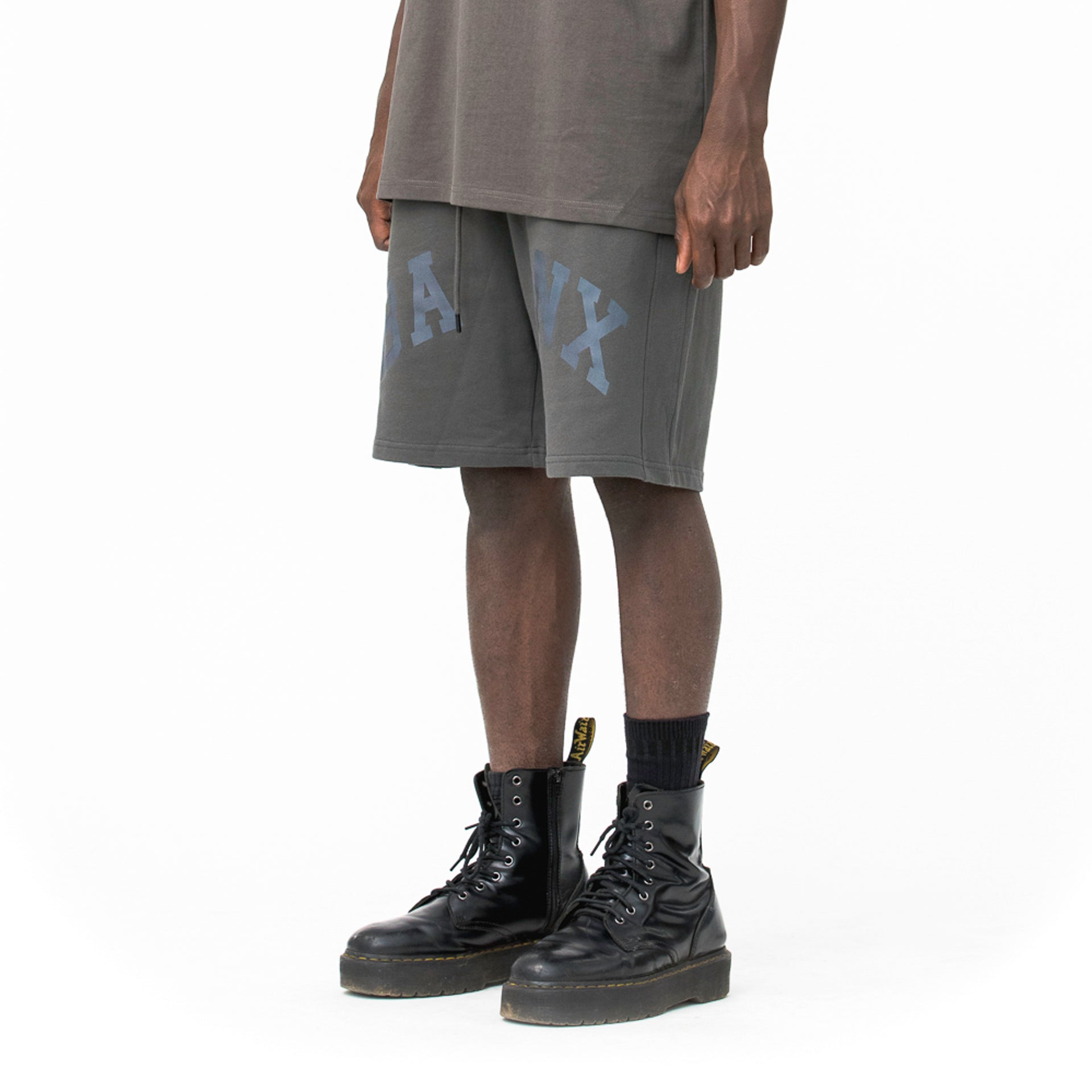 EBB DROPOUT Shorts